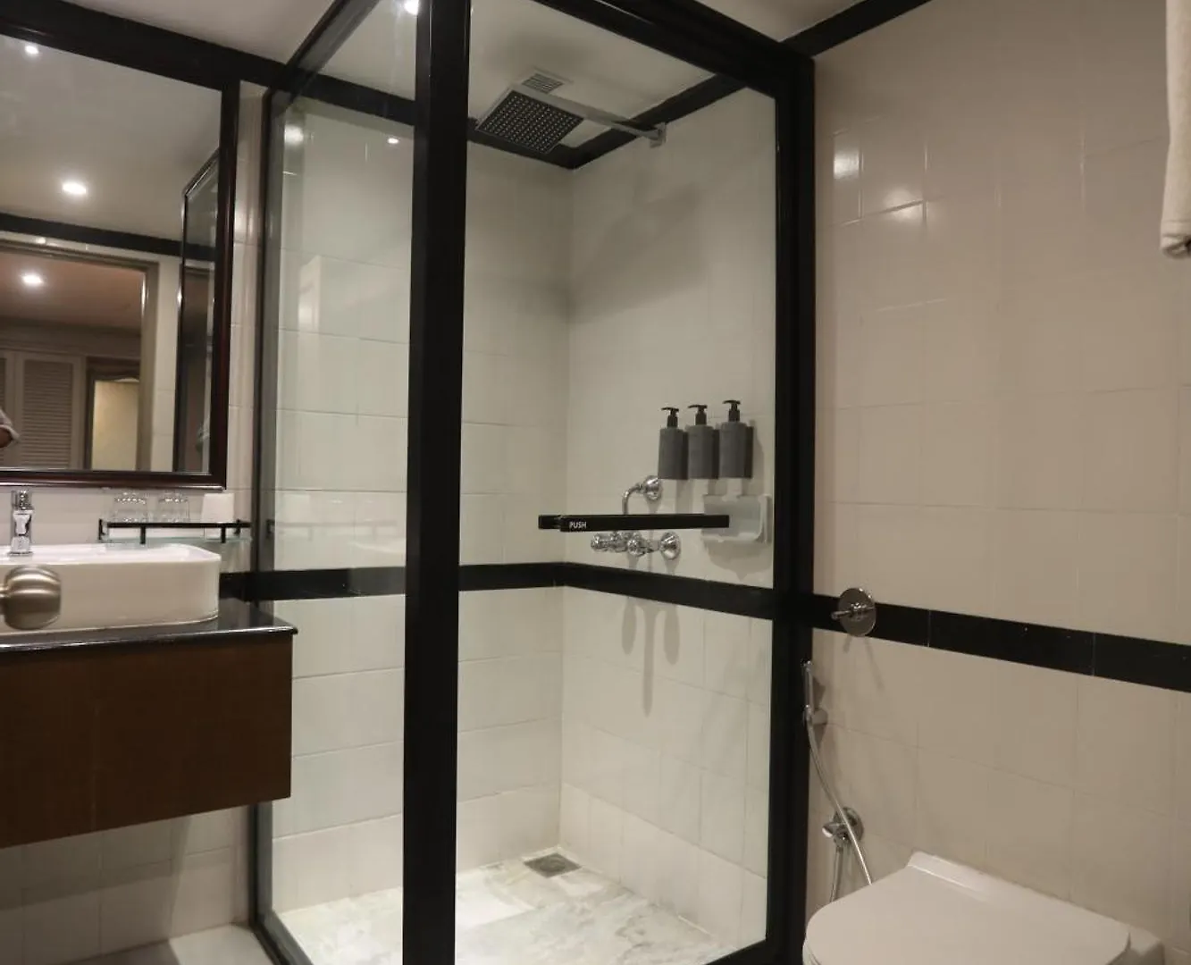 Shilton International Hotel Kochi