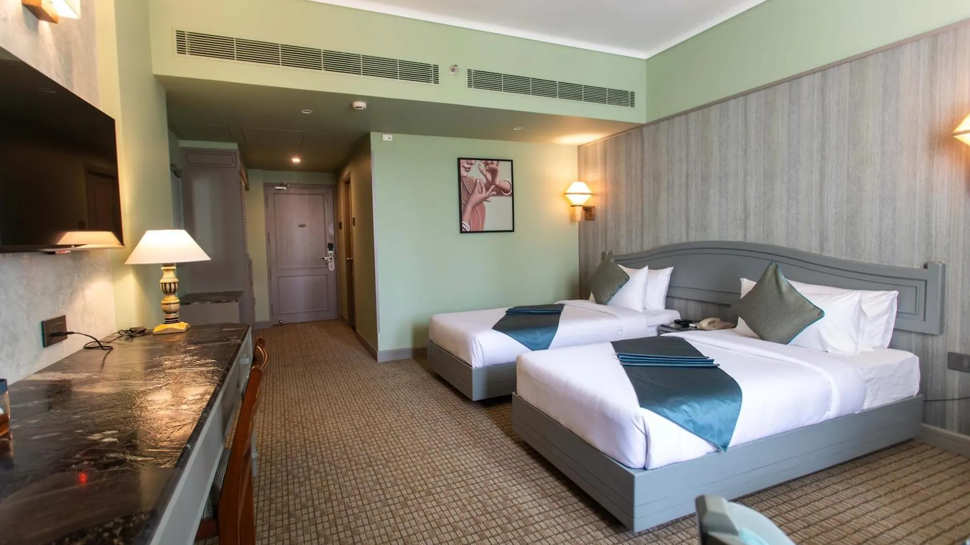 Shilton International Hotel Kochi 3*,