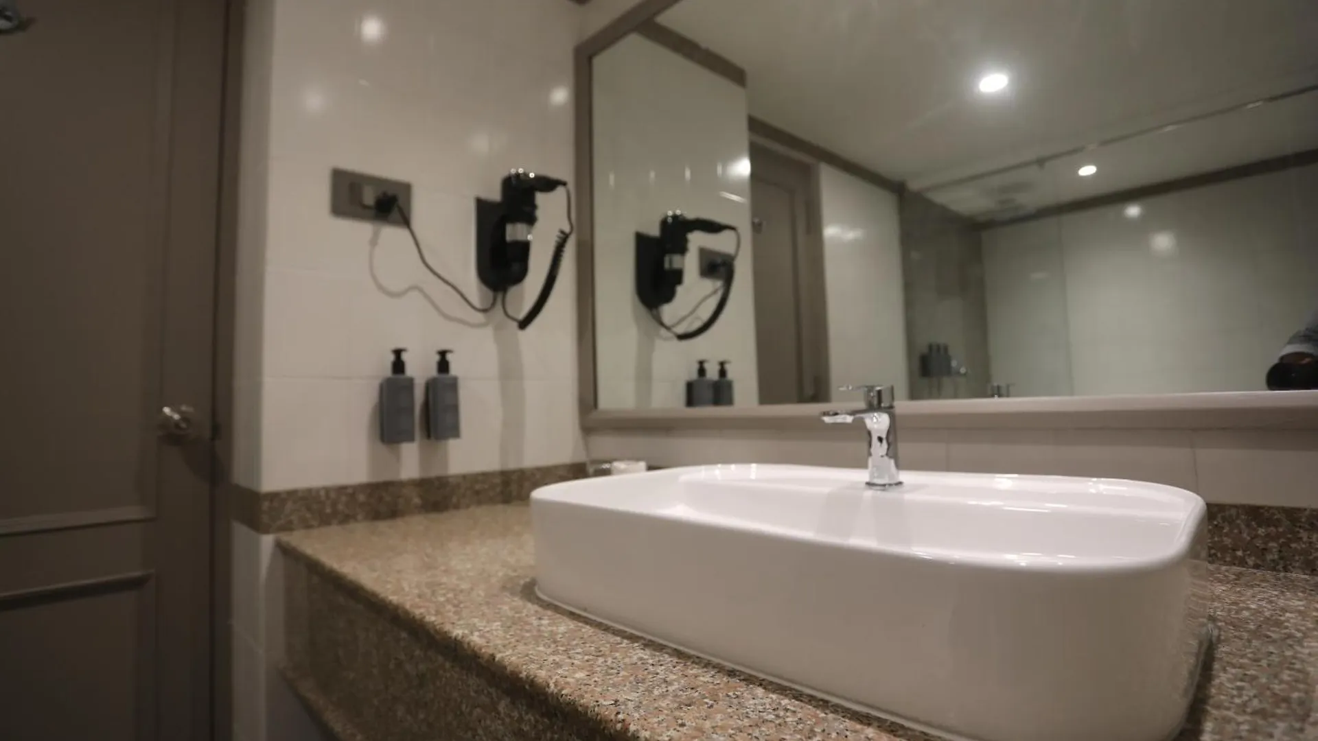 Shilton International Hotel Kochi